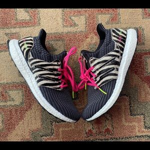 ADIDAS ULTRABOOST DNA ZEBRA Mens 8.5